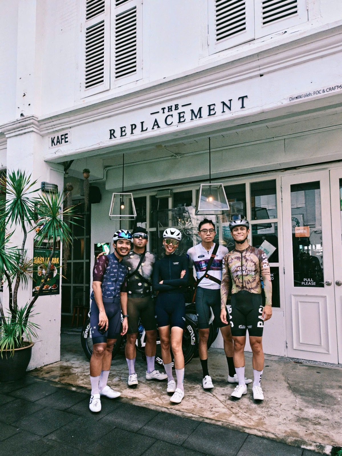 Diem and fellow cyclists outside a café